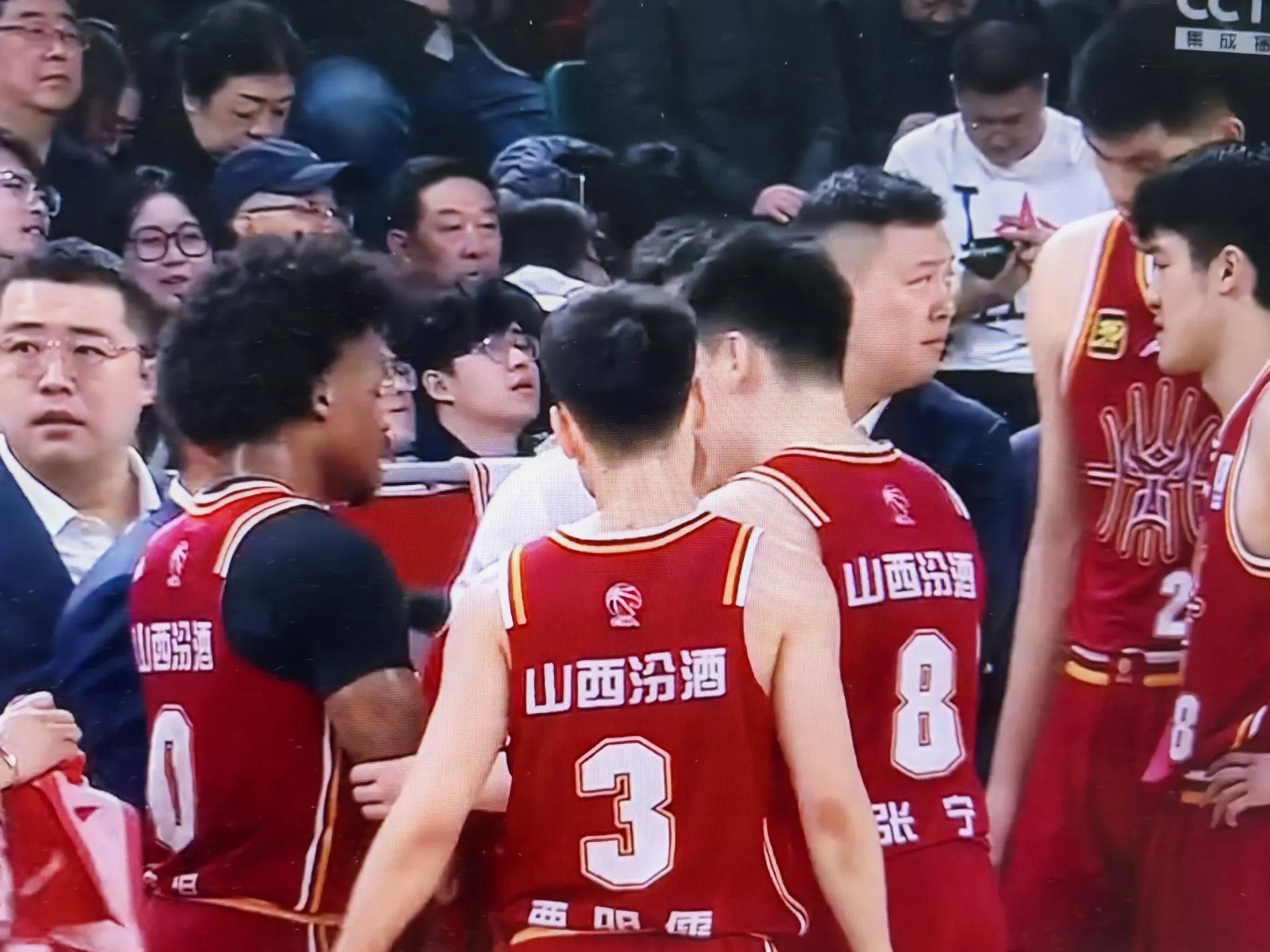 山西队主场气势如虹，大胜对手