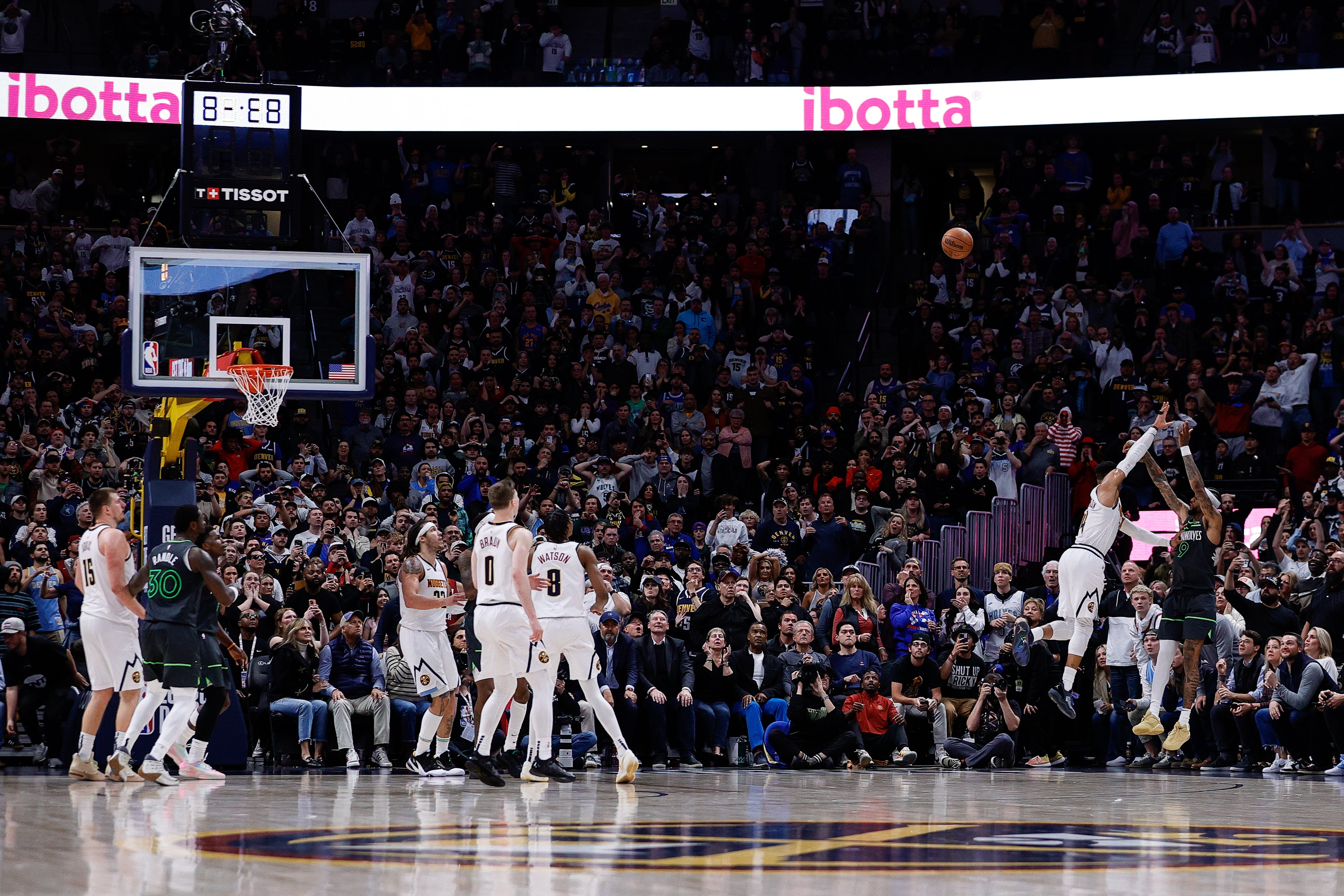 包含NBA焦点战：阿根廷vs掘金，登顶引发出线形势明朗的词条