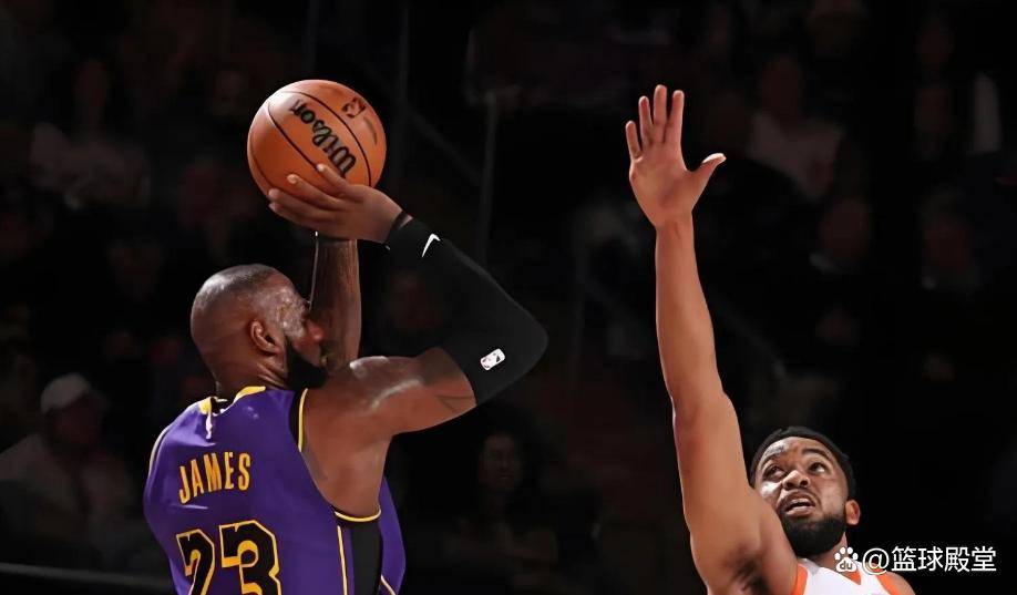 湖人全队发挥一致，主场大胜尼克斯