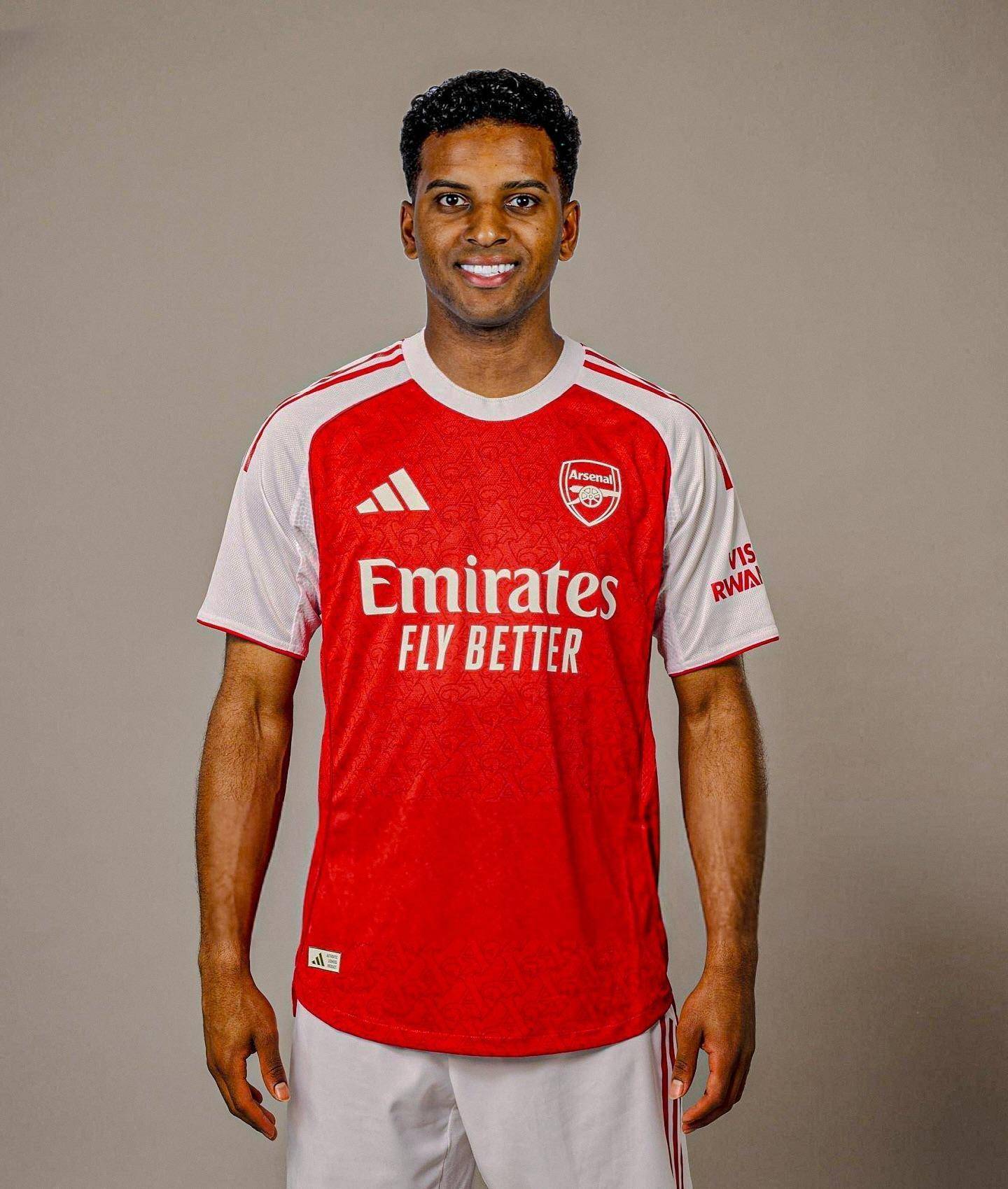 包含瑞典绝地反击利物浦，罗德里戈制霸全场的词条