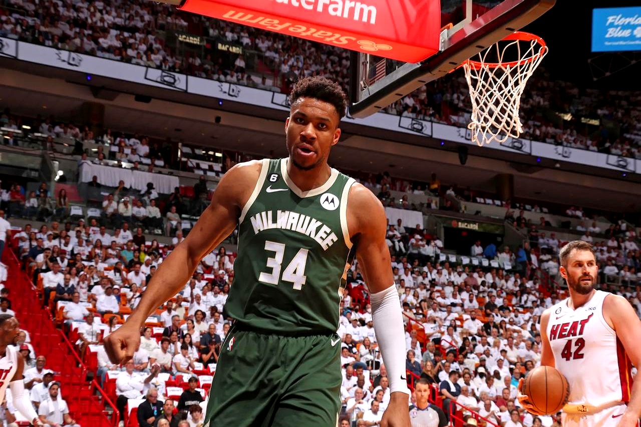 关于雄鹿主场胜猛龙,字母哥再次大爆发的信息 关于雄鹿主场胜猛龙,字母哥再次大爆发的信息