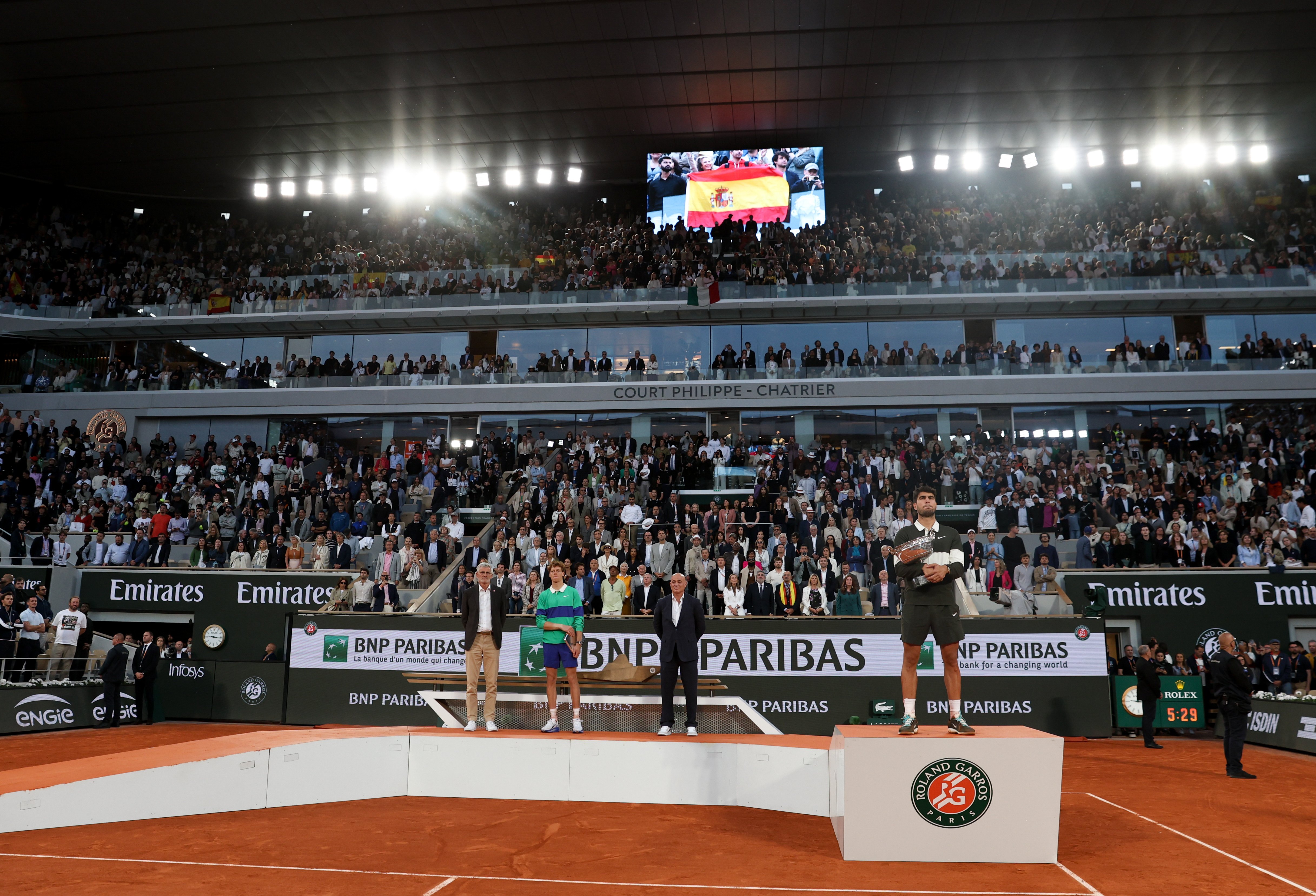 关于意大利网球队横扫澳大利亚网球队，阿尔卡拉斯送出助攻的信息