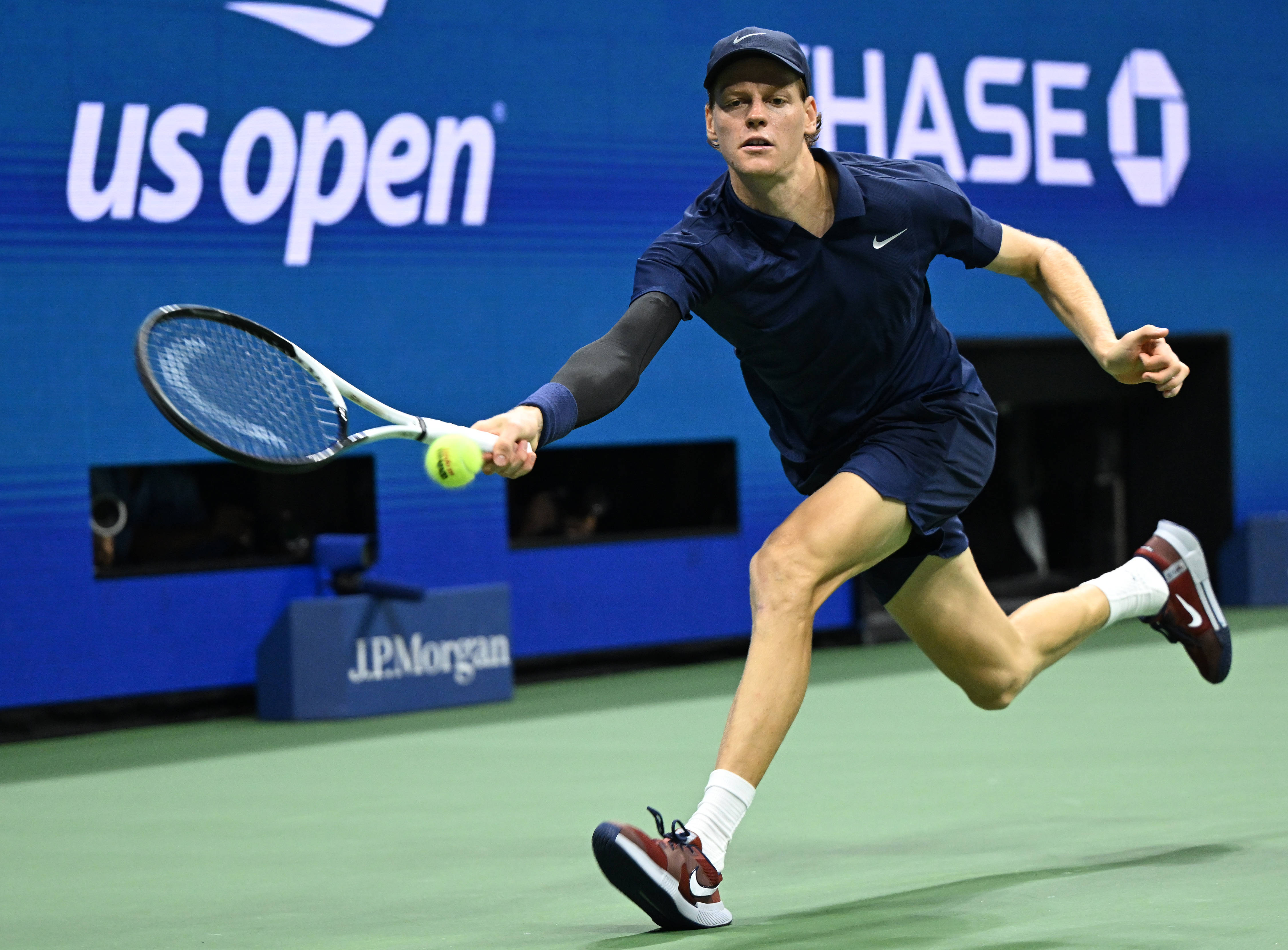 关于意大利网球队横扫澳大利亚网球队，阿尔卡拉斯送出助攻的信息