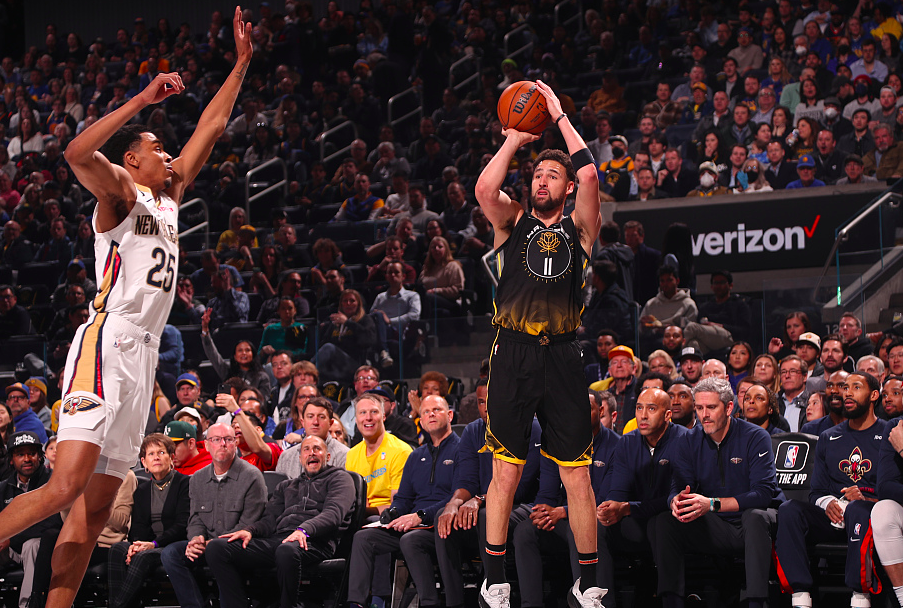 青岛队逆转新疆队,麦科勒姆高光表现 青岛队逆转新疆队,麦科勒姆高光表现