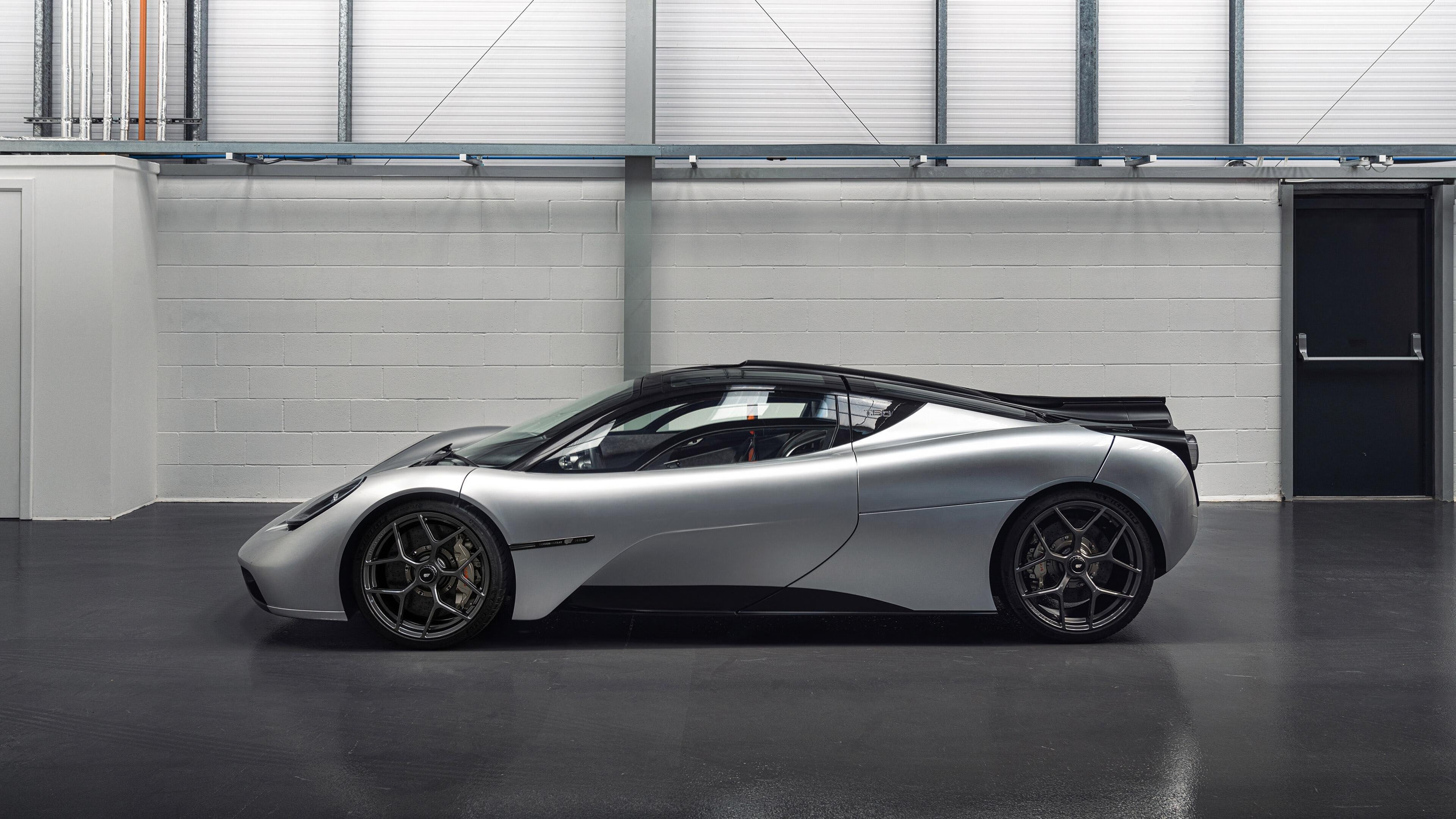 钢铁洪流与极速幻影,当上海队血拼步行者,文班亚马在F1街道赛接管比赛