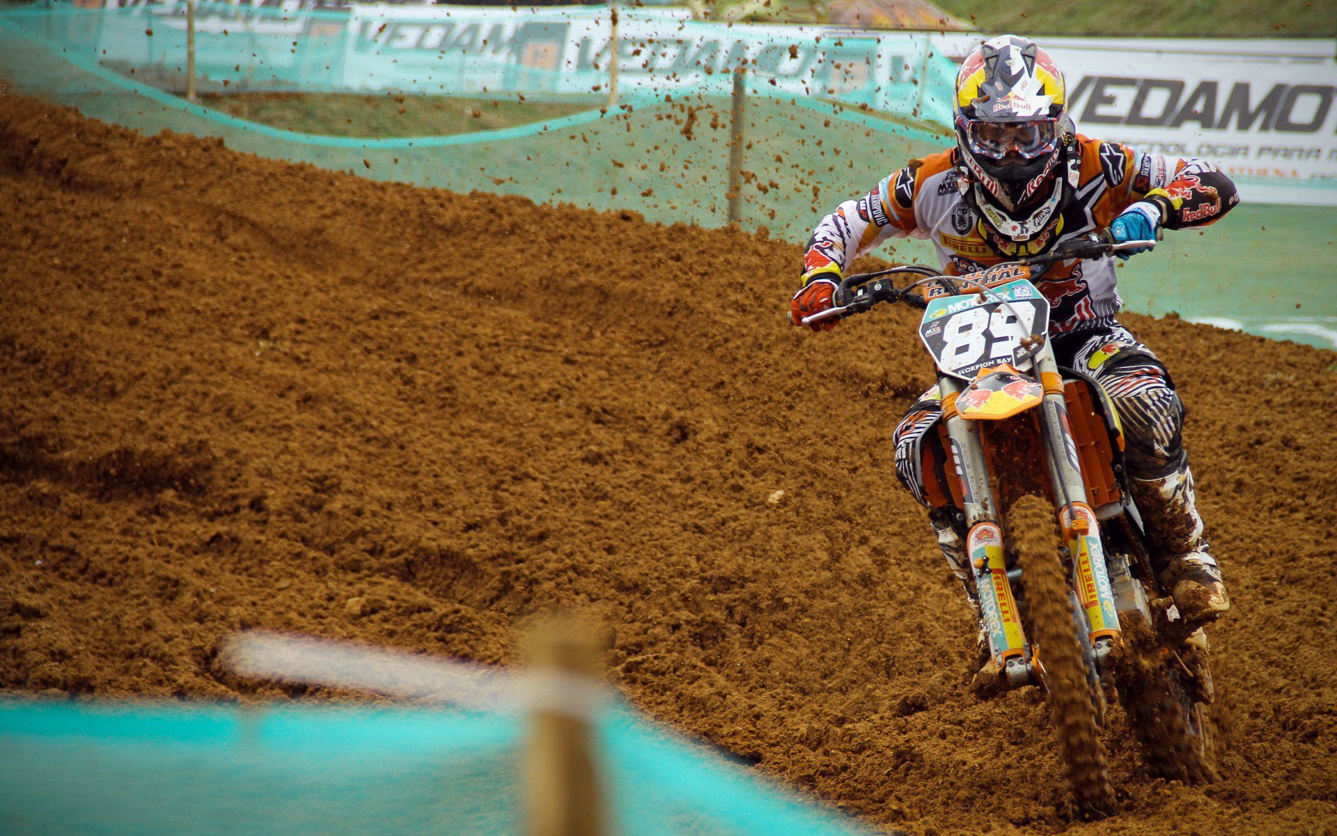 足球世界双重奏，哈兰德爆发与玻利维亚强势击败雷恩