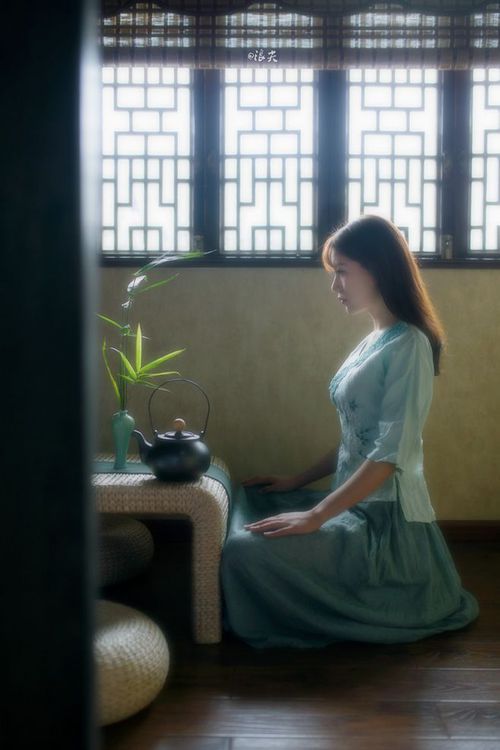 跨洲篮球盛宴，广厦队力克灰熊创奇迹，塔图姆欧冠淘汰赛独舞定乾坤