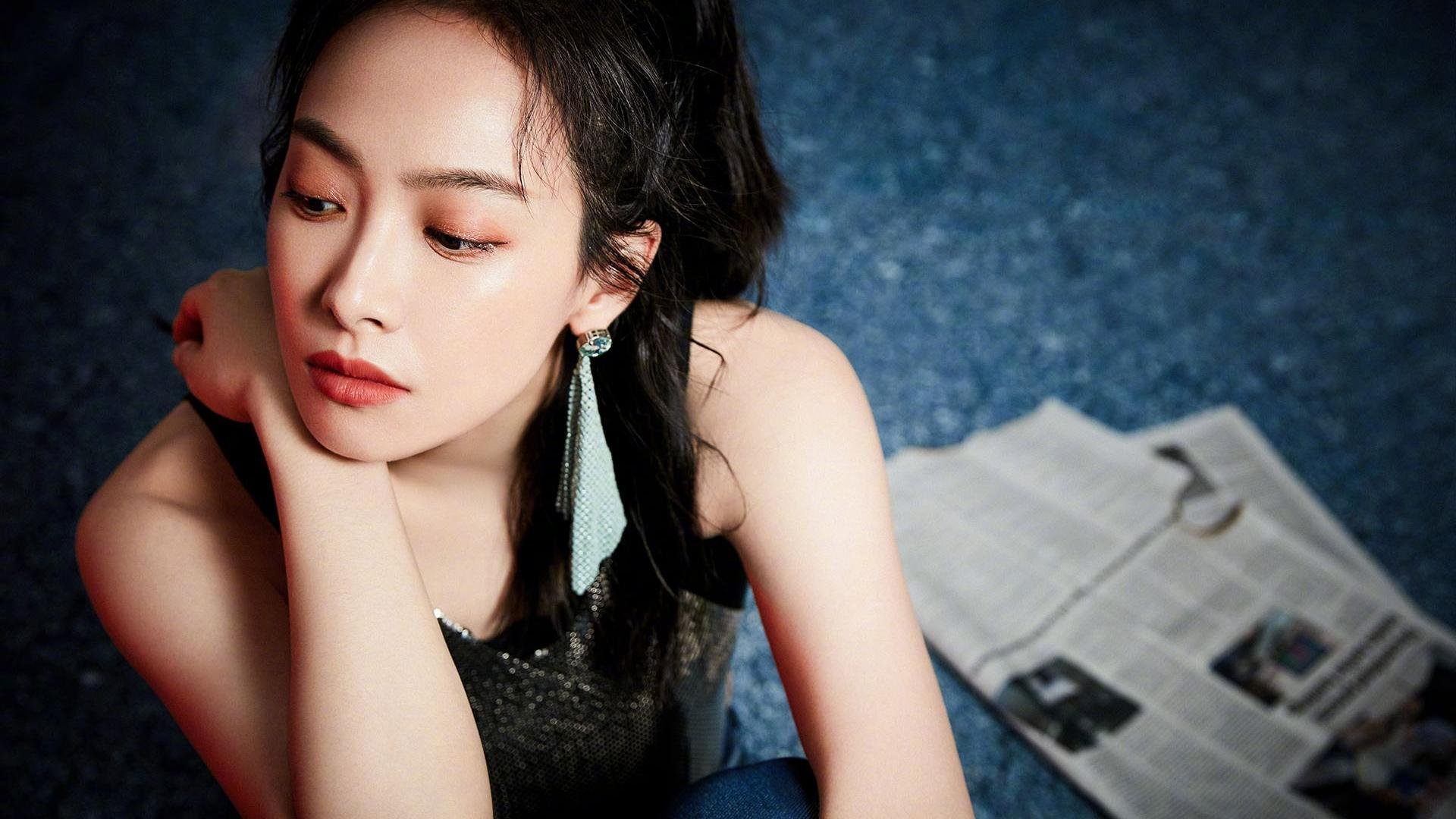 F1街道赛之夜，从赛道到绿茵场，三笘薰以足球完成另一种里程碑单刀直入