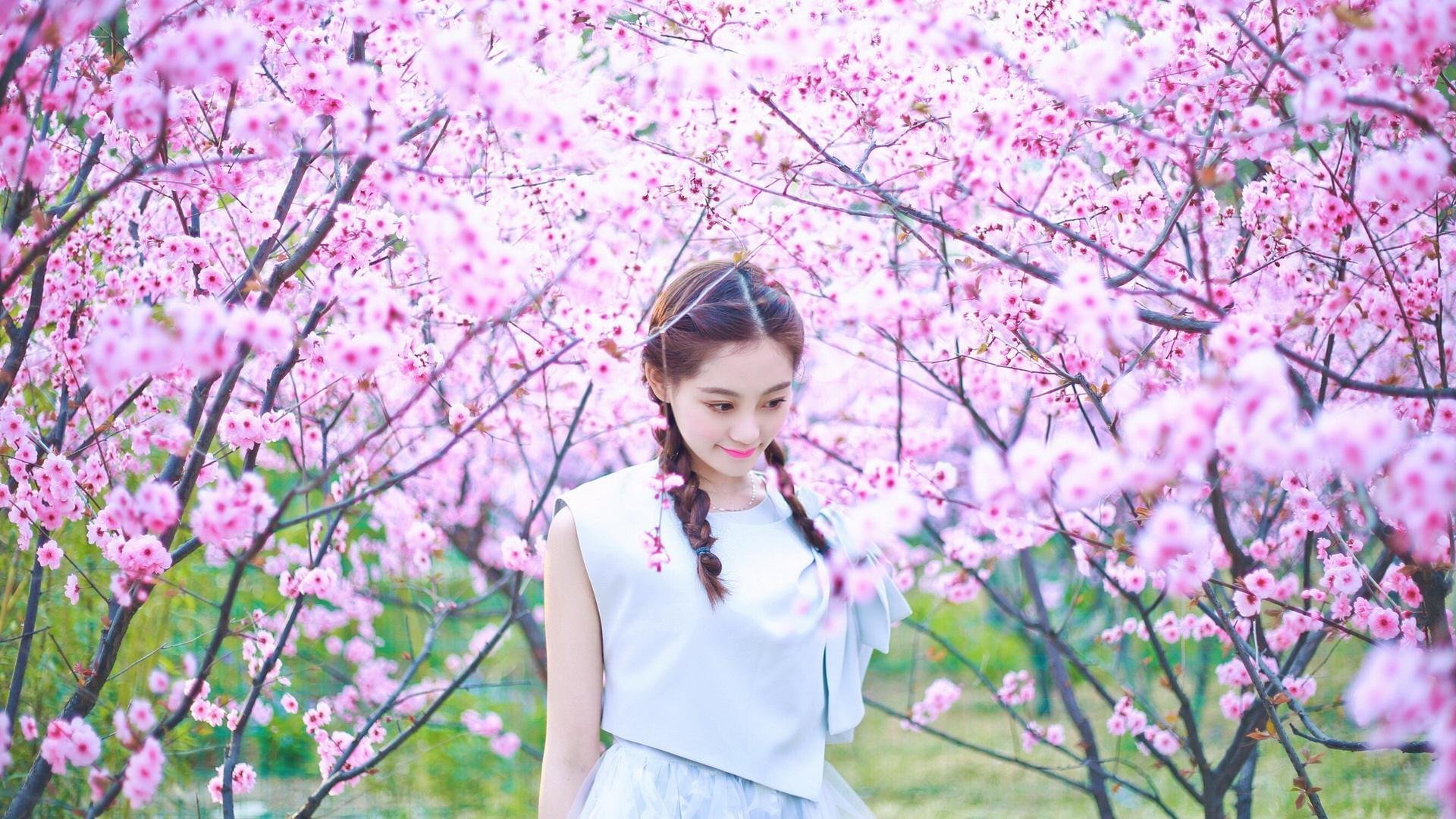 方向盘与暂停键，当极速狂飙遭遇球场时间艺术