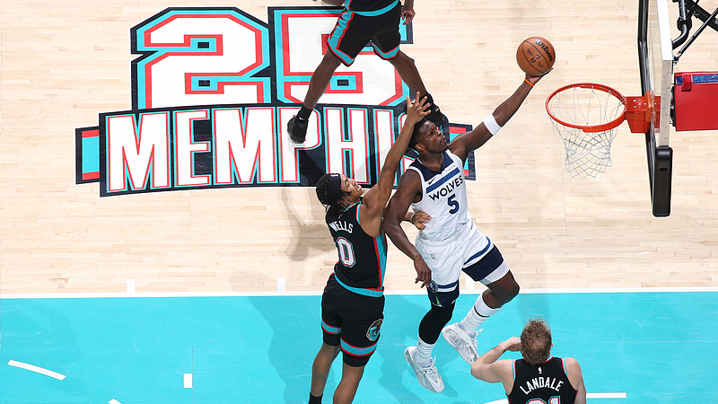 鹈鹕对阵老鹰,爱德华兹节奏完全掌控 鹈鹕对阵老鹰,爱德华兹节奏完全掌控